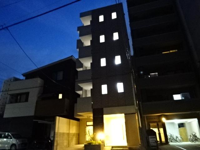 建物外観　外観写真（夜）