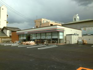 コンビニ　セブンイレブン小倉片野3丁目店（コンビニ）まで194m