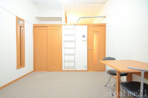 居室・リビング　人気のロフトタイプ！お部屋が広々使えて便利です！