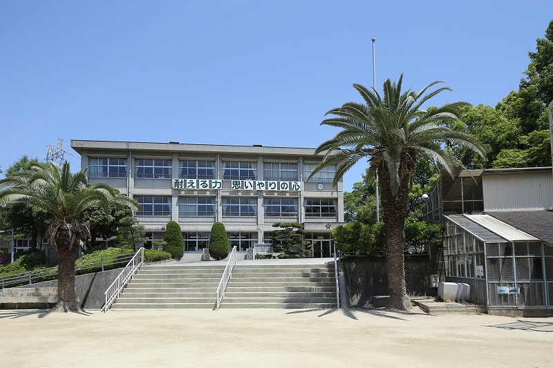 小学校　倉敷市立旭丘小学校（小学校）まで1108m