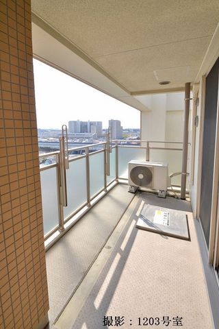 バルコニー　ワイドなバルコニー