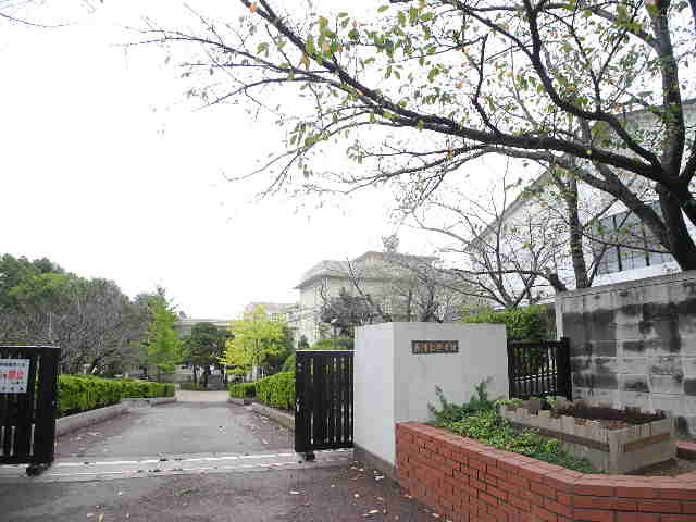 小学校　長崎市立西浦上小学校（小学校）まで672m