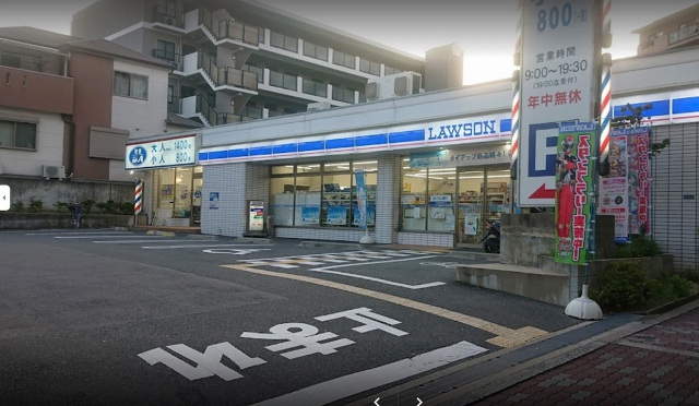 コンビニ　ローソン吹田千里山東四丁目店（コンビニ）まで289m