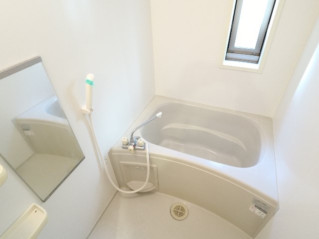 バス・シャワールーム　コンパクトで使いやすいお風呂です