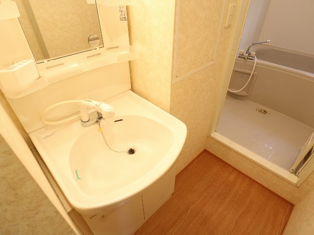 洗面設備　脱衣スペースもあります