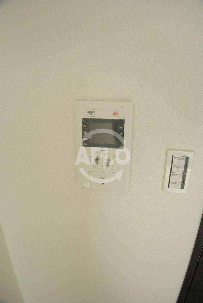 セキュリティ　LUV☆心斎橋WEST　モニター付きインターフォン