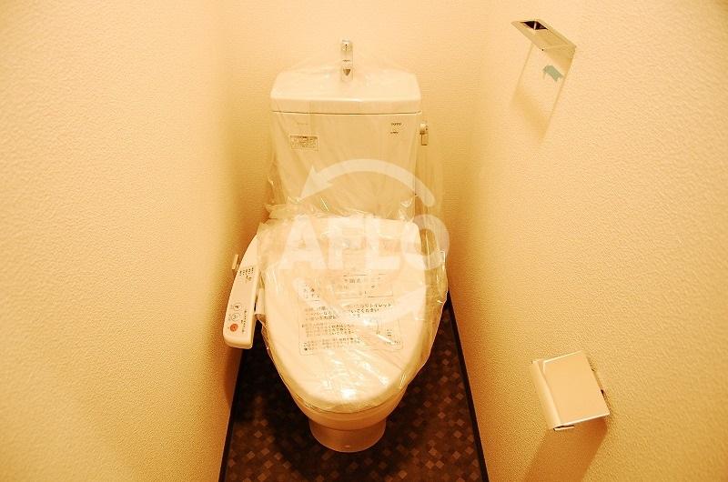 トイレ　LUV☆心斎橋WEST　温水暖房便座