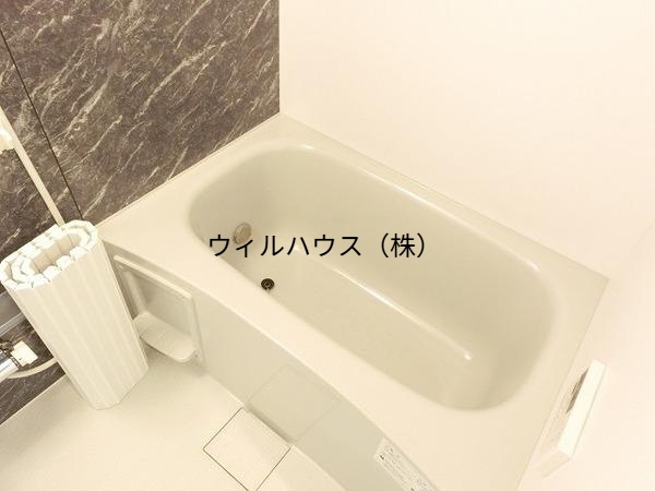 バス・シャワールーム　浴室乾燥機、追い焚き機能付きバス！