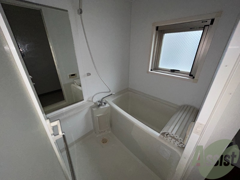 バス・シャワールーム　浴室には追炊き機能が付いていて、疲れた日に湯船に浸かれます。