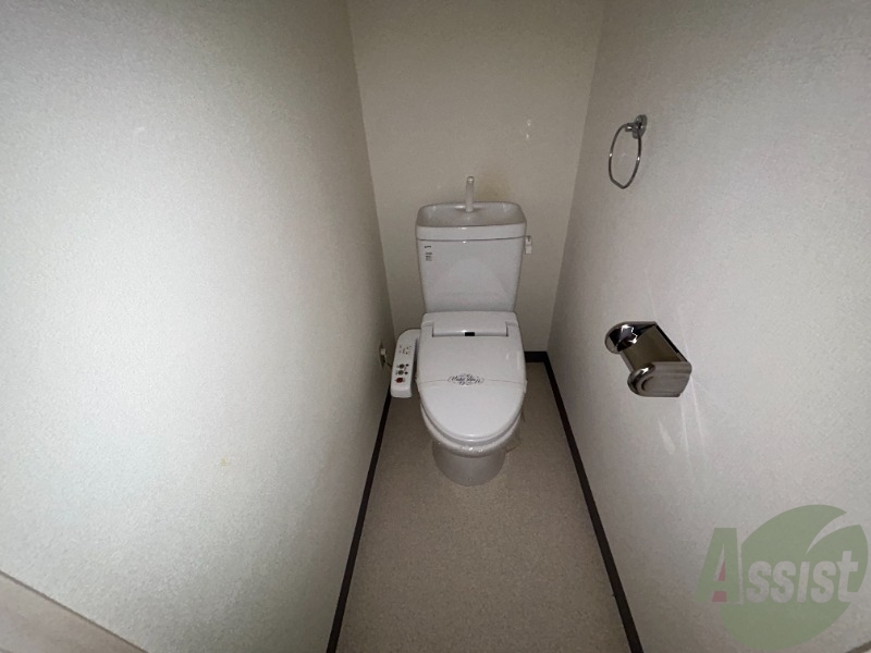 トイレ　トイレは温水洗浄便座で冬でも温かく使えます。