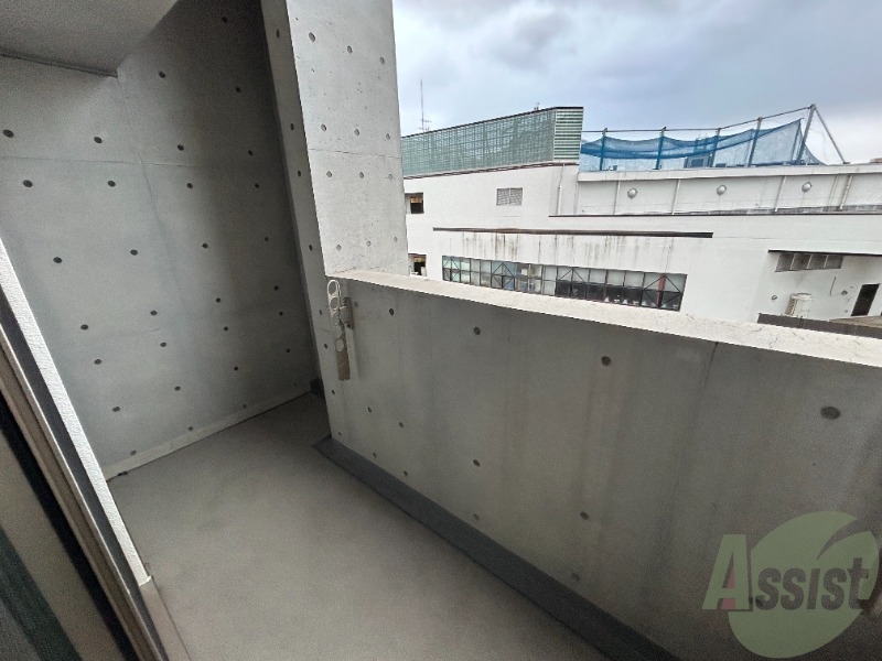 バルコニー　こちらはベランダです。かなりスペースがあります。