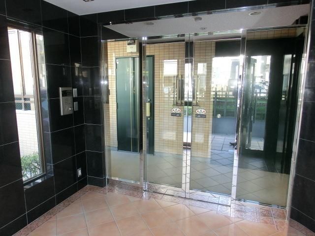 エントランス　オートロック完備エントランス