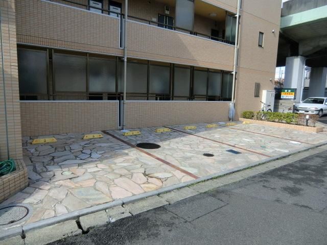 駐車場　駐車場