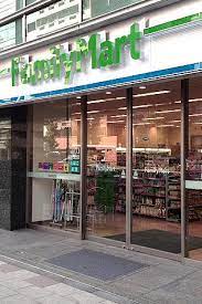 コンビニ　ファミリーマート芝二丁目店（コンビニ）まで103m