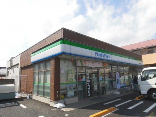 コンビニ　ファミリーマート 東葛西三丁目店（コンビニ）まで386m