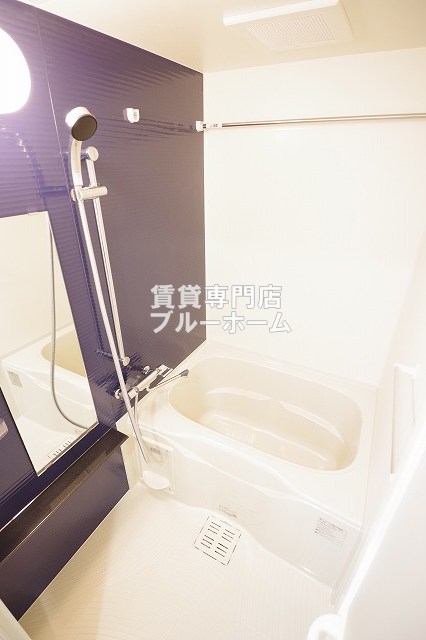 バス・シャワールーム　ピカピカのお風呂！