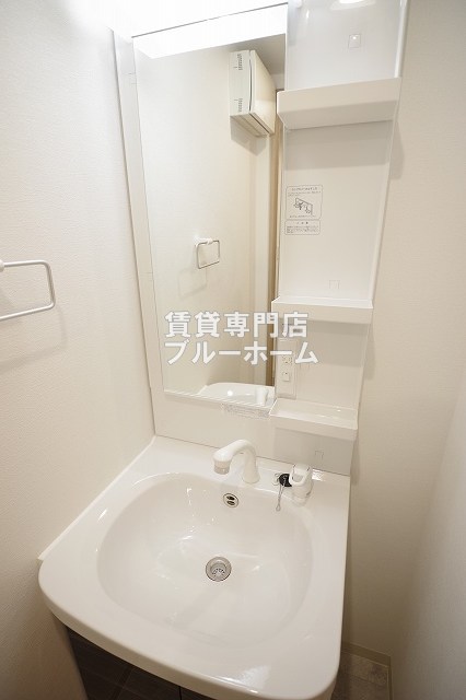 洗面設備　洗面所も収納豊富！