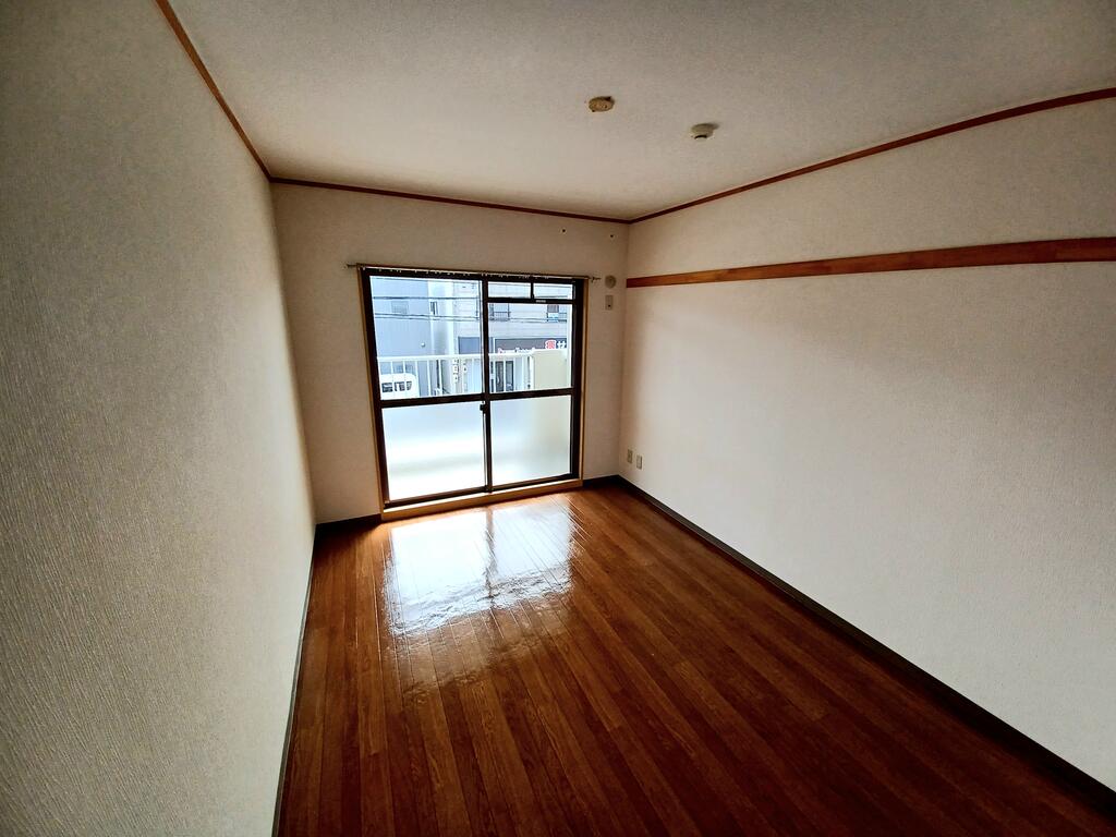 その他部屋・スペース　南側洋間6帖