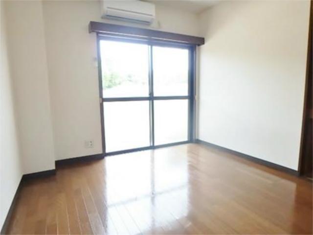 その他　陽の差し込む明るいお部屋