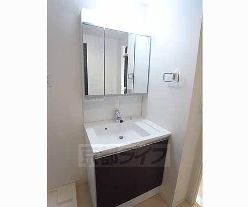 その他設備　オシャレな洗面台です。