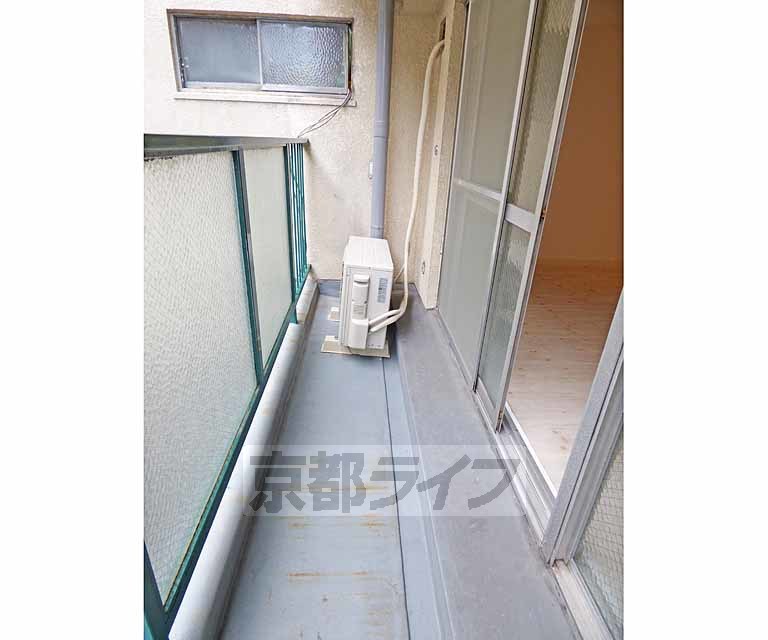 バルコニー　広々としたバルコニーです。