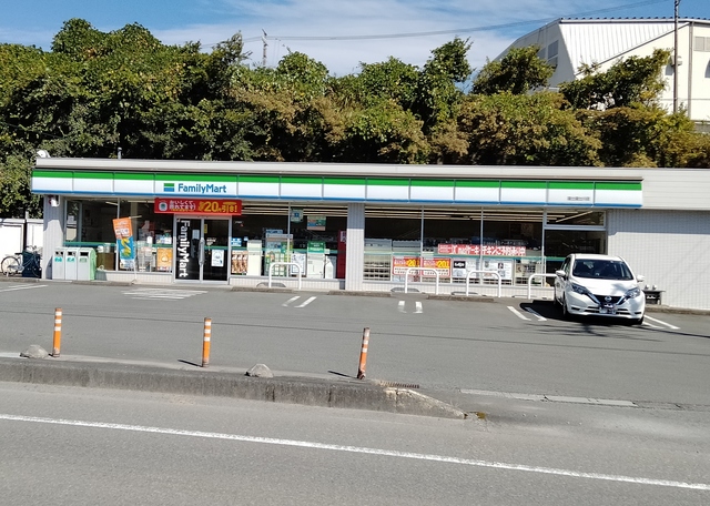 コンビニ　ファミリーマート富士富士川店（コンビニ）まで822m