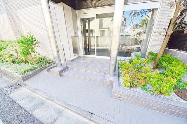 エントランス　部屋探しは株式会社　タウンハウジング　までお気軽にお問合せ…