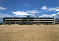 中学校　中央市立玉穂中学校区（中学校）まで1800m