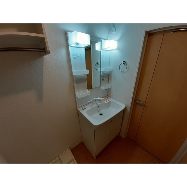 洗面設備　朝の身支度がはかどりますね