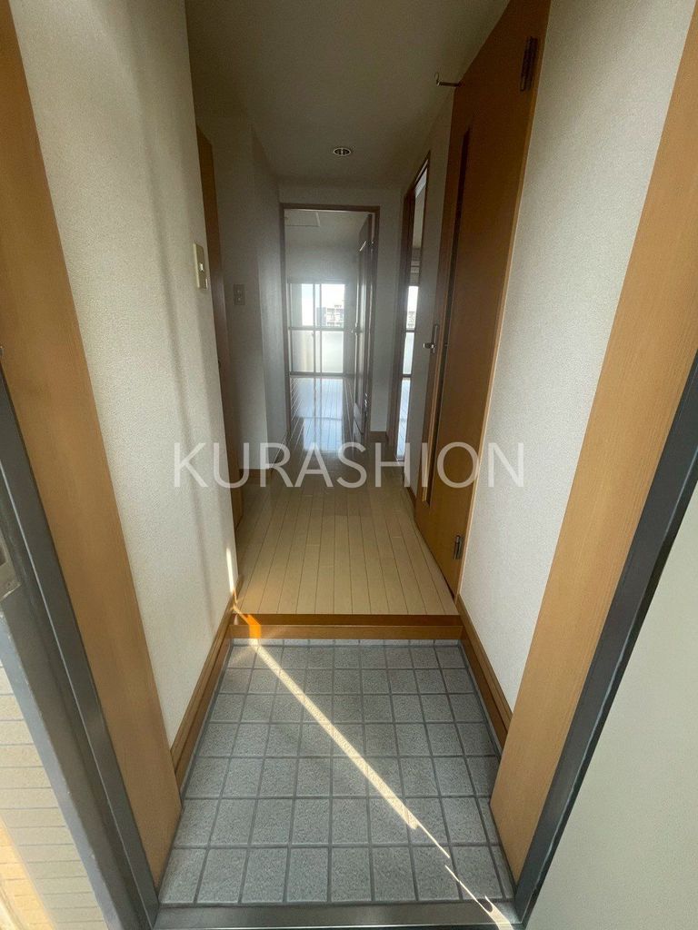 玄関　１LDKの写真になります。