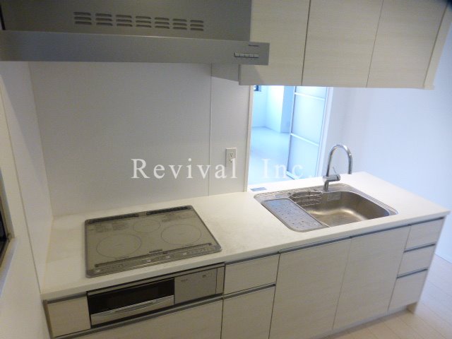 キッチン　IHキッチン3口コンロでございます