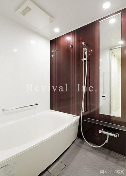 バス・シャワールーム　追い焚き・浴室乾燥完備でございます