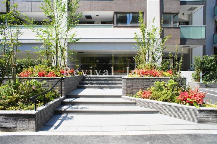 エントランス　優雅なエントランスでございます