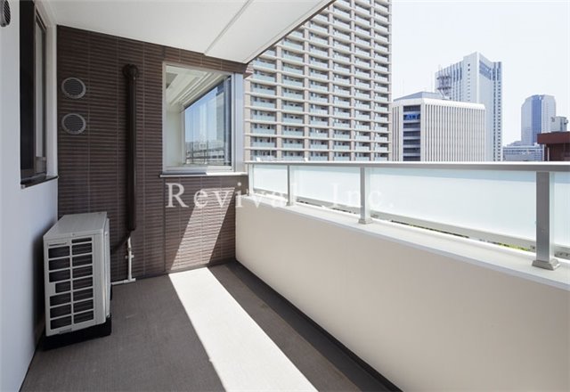 バルコニー　奥行きのあるバルコニーでございます