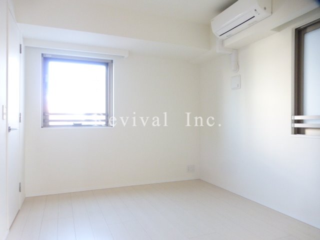 その他部屋・スペース　サービスバルコニー付きで寝室も日当たり良好です