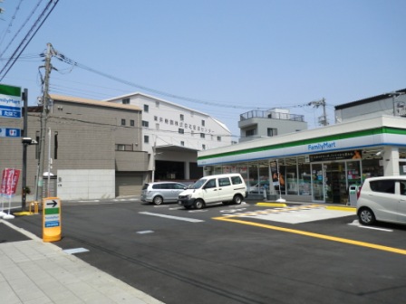 コンビニ　ファミリーマート 九条南二丁目店（コンビニ）まで218m