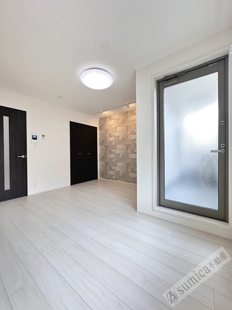 バルコニー　ホワイトベースで明るい内装です♪