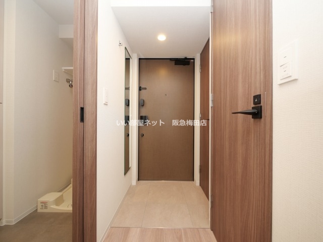 玄関　※同仕様写真となります。