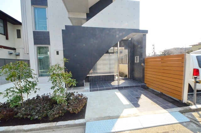 エントランス　弊社は都内全域の物件をご紹介可能です！