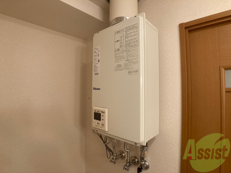 その他設備　給湯器は簡単操作で温度調整ができますよ。