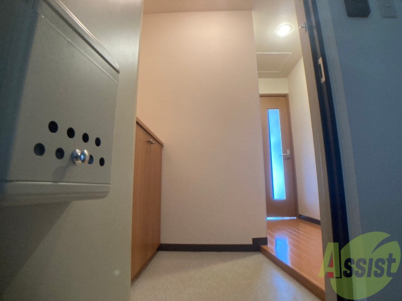 玄関　玄関の様子です。明るい印象ですね。気分もあがりそう。