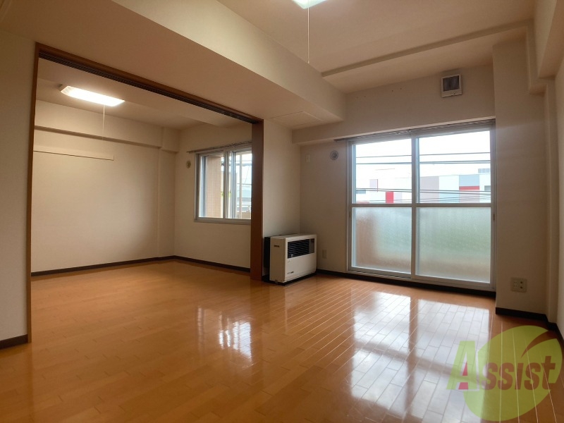 居室・リビング　広くてきれいなリビングです！快適に過ごせそうですね。