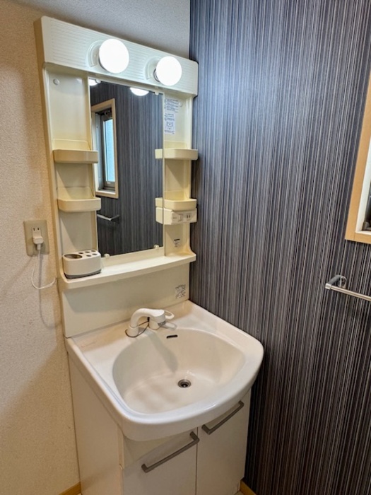 洗面設備　独立型洗面台です！忙しい朝に便利です！