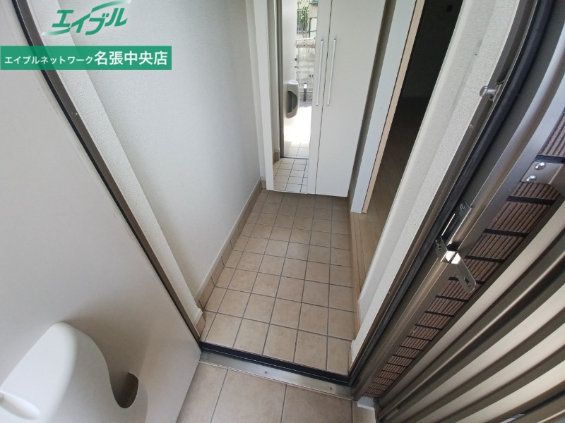 玄関　同タイプ部屋写真です。