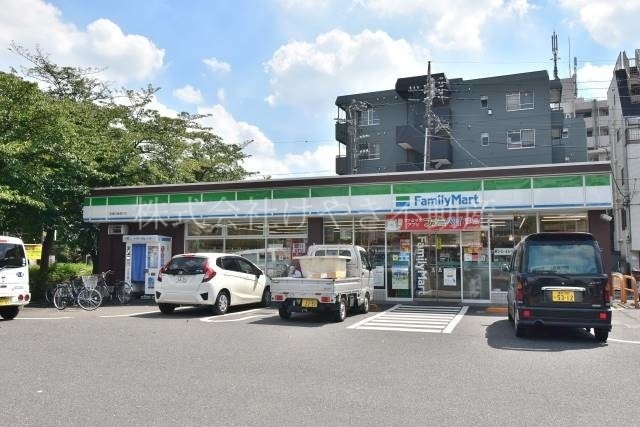 コンビニ　ファミリーマート板橋市場通り店（コンビニ）まで414m