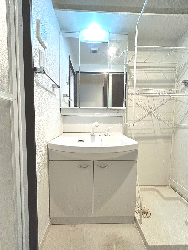 洗面設備　☆独立洗面台・３面鏡☆