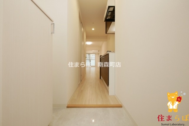 玄関　「気になったら、LINEで気軽に相談できますよ。」