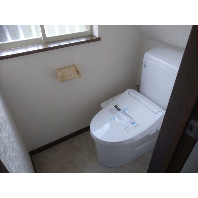 トイレ　温水洗浄便座に新規交換済みです。