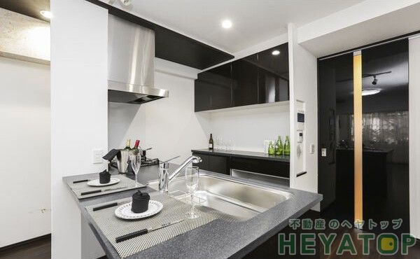 キッチン　毎日のお料理が楽しくなるシステムキッチン完備（雑貨はつきませ