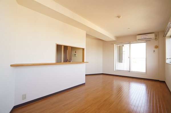 居室・リビング　リビングは広々がうれしい♪